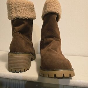 Brown Low Heel Winter Boots with Tan Fur